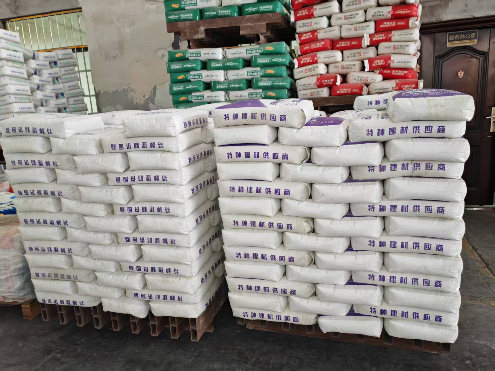 青川拱顶带模注浆料